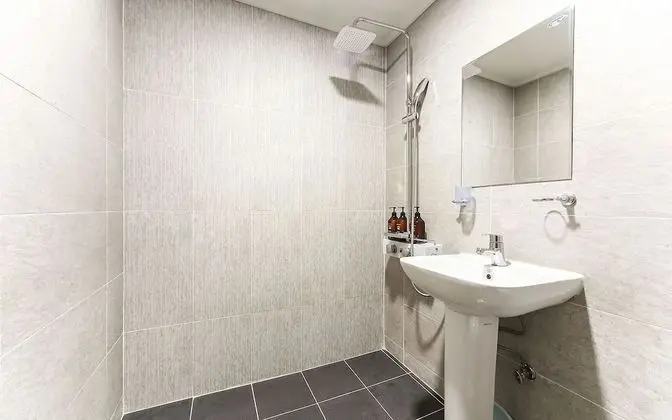 Oda (Standard (Netflix Available with Pers)