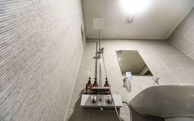 Oda (Standard (Netflix Available with Pers)