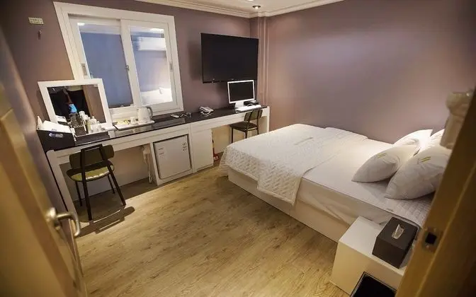 Oda (Standard (Netflix Available with Pers)