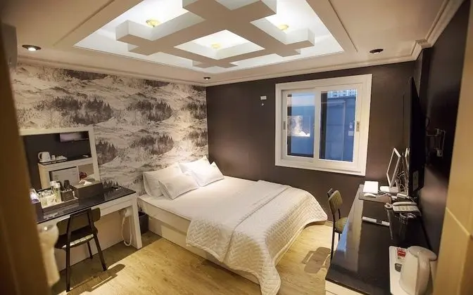 Oda (Standard (Netflix Available with Pers)