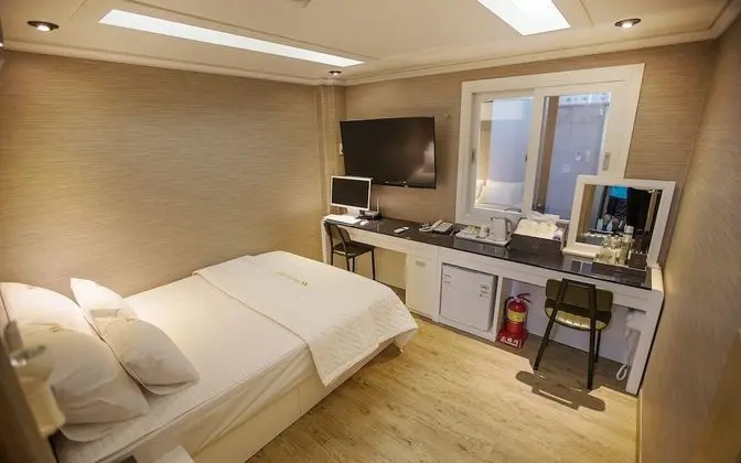 Oda (Standard (Netflix Available with Pers)