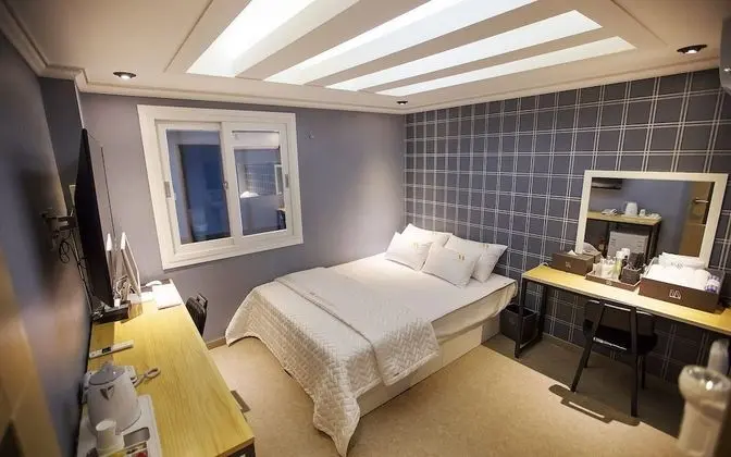 Oda (Standard (Netflix Available with Pers)