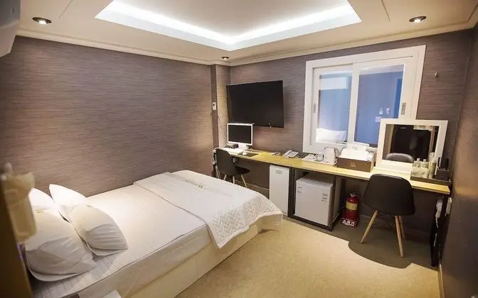 Oda (Standard (Netflix Available with Pers)