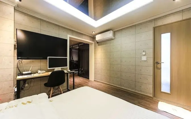 Oda (VIP (Netflix Available with Personal )