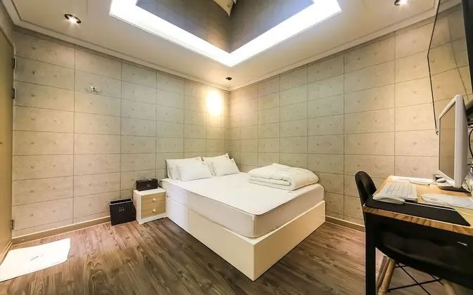 Oda (VIP (Netflix Available with Personal )