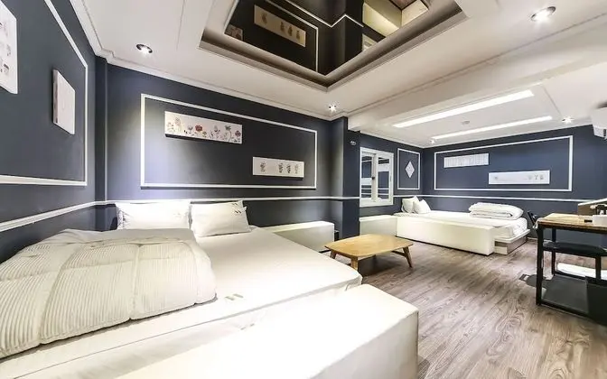 Oda (VIPTwin (Netflix Available with Perso)