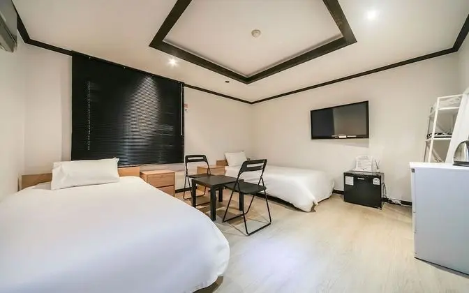 Oda (Twin (exclusive room Netflix YouTube )