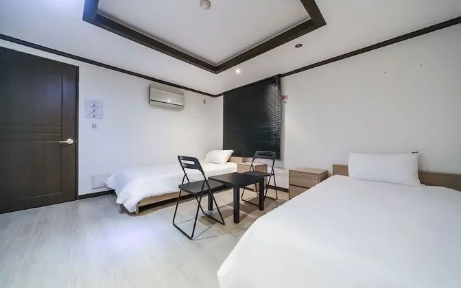 Oda (Twin (exclusive room Netflix YouTube )