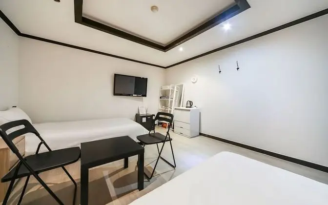 Oda (Twin (exclusive room Netflix YouTube )