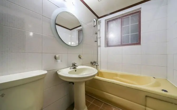 Oda (Twin (exclusive room Netflix YouTube )