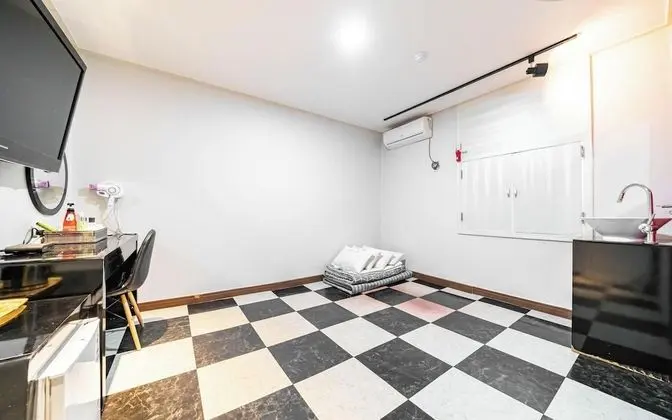 Oda (Ondol (Netflix available))