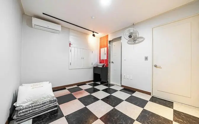 Oda (Ondol (Netflix available))