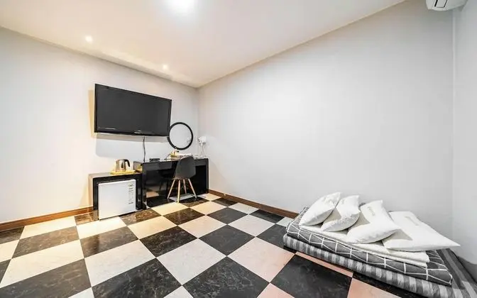 Oda (Ondol (Netflix available))