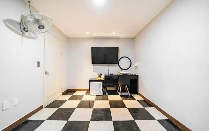 Oda (Ondol (Netflix available))