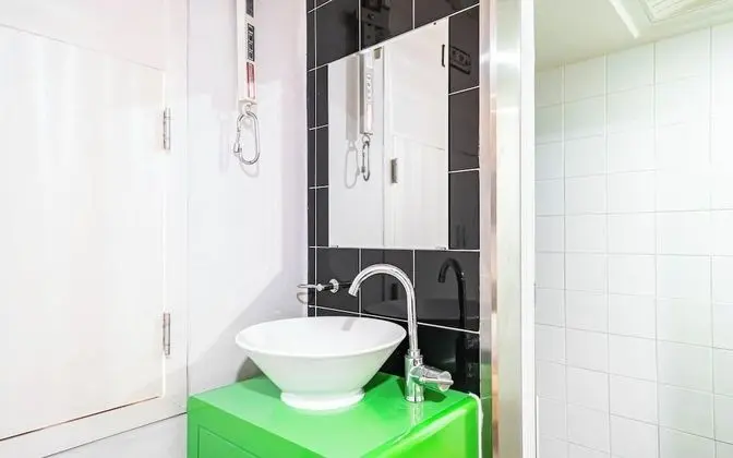 Oda (Twin (Netflix Available))