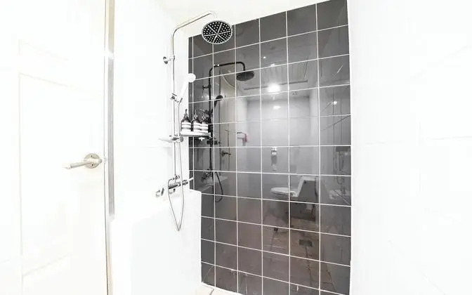 Oda (Twin (Netflix Available))