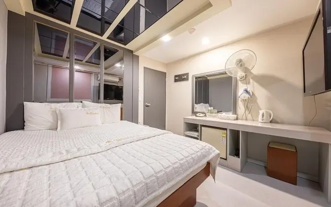 Oda (Standard Room B (Netflix Available Ba)