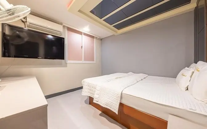 Oda (Standard Room B (Netflix Available Ba)