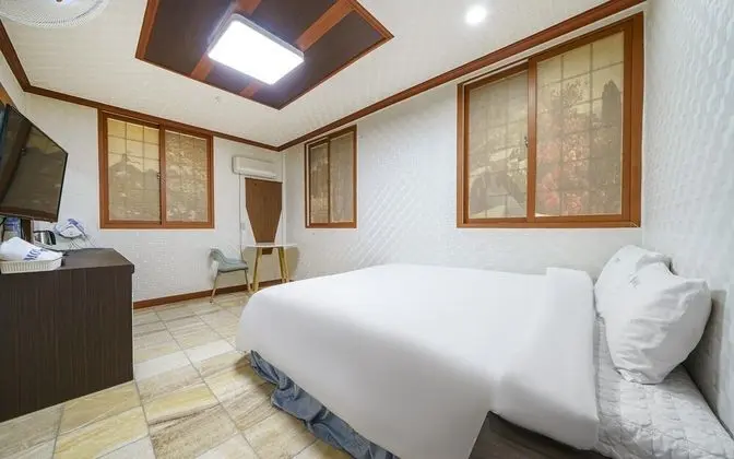 Oda (Standard room - walk-in only (42-inch)