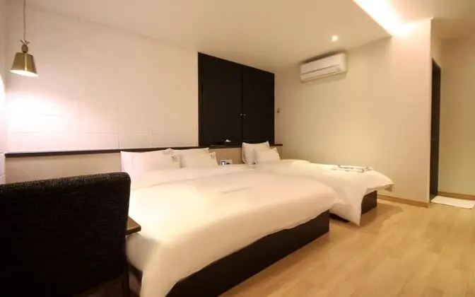 Oda (Twin (Netflixm Business trip&Trip Wee)