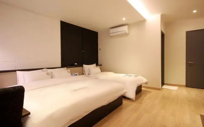 Oda (Twin (Netflixm Business trip&Trip Wee)