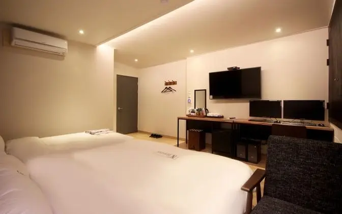 Oda (Twin (Netflixm Business trip&Trip Wee)