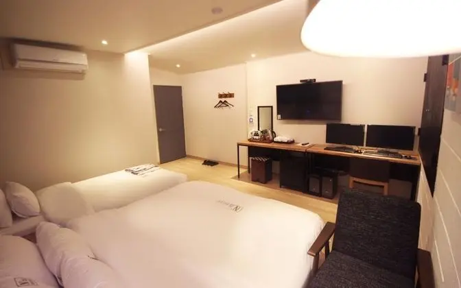 Oda (Twin (Netflixm Business trip&Trip Wee)