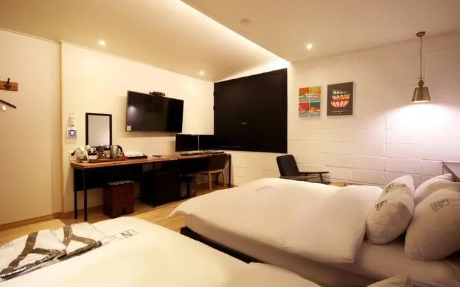 Oda (Twin (Netflixm Business trip&Trip Wee)