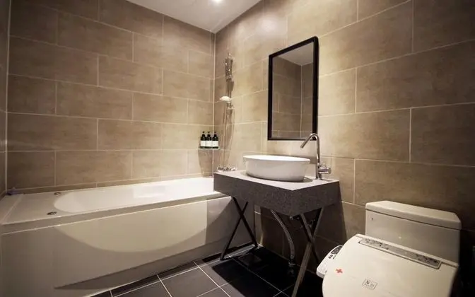 Oda (Twin (Netflixm Business trip&Trip Wee)