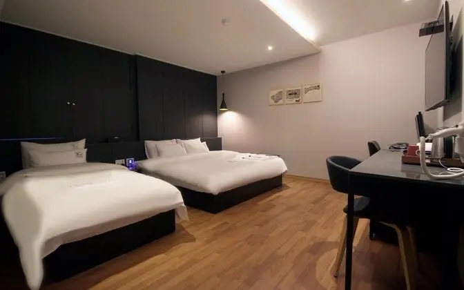 Oda (Twin (Netflixm Business trip&Trip Wee)