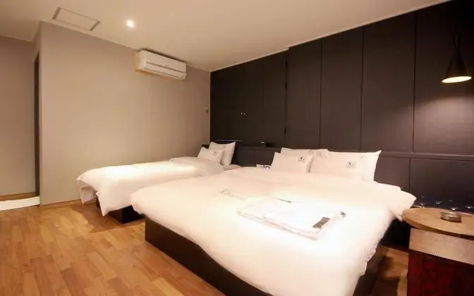 Oda (Twin (Netflixm Business trip&Trip Wee)