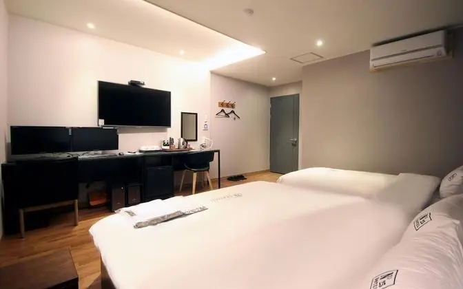 Oda (Twin (Netflixm Business trip&Trip Wee)