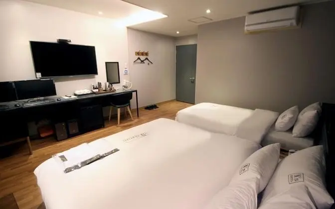 Oda (Twin (Netflixm Business trip&Trip Wee)