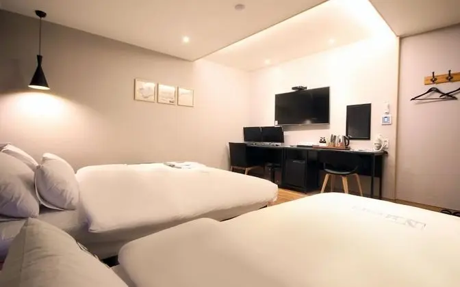 Oda (Twin (Netflixm Business trip&Trip Wee)