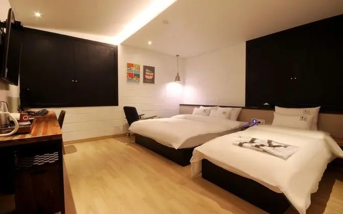 Oda (Twin (Netflixm Business trip&Trip Wee)