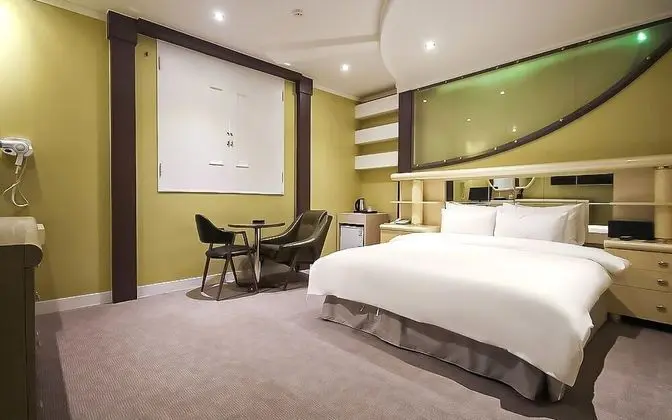 Oda (Premium Double (Netflix available Par)