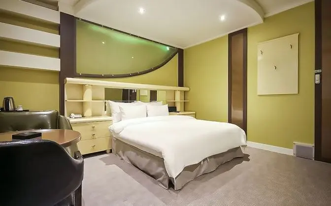 Oda (Premium Double (Netflix available Par)