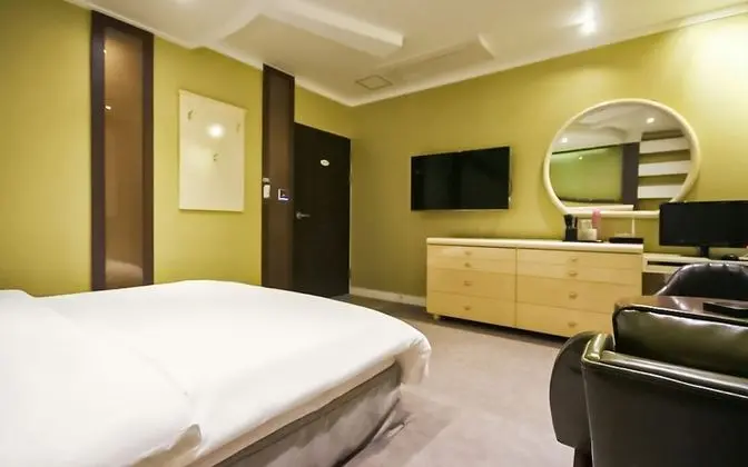 Oda (Premium Double (Netflix available Par)