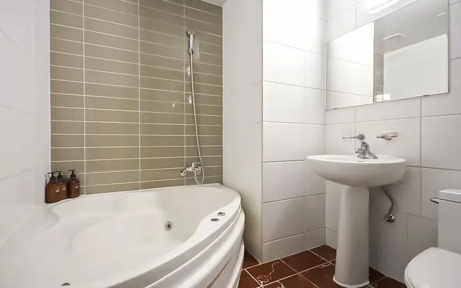 Oda (Premium Double (Netflix available Par)