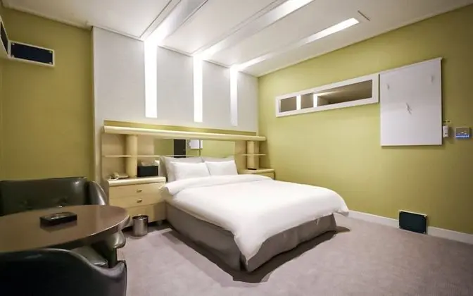 Oda (Premium Double (Netflix available Par)