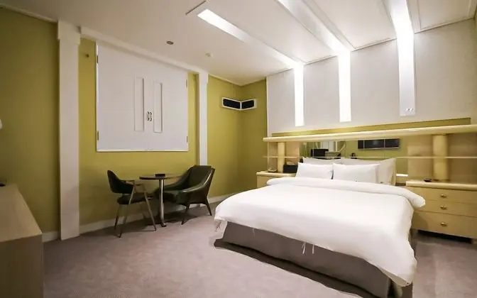 Oda (Premium Double (Netflix available Par)