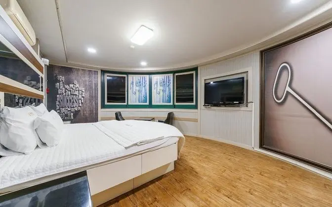 Oda (Special RoomA (Netflix Available))