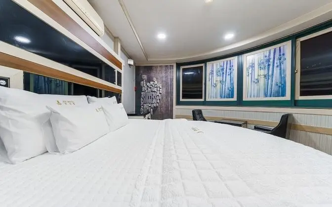 Oda (Special RoomA (Netflix Available))