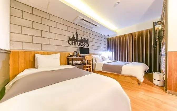 Oda (Deluxe Twin (Netflix viewing breakfas)