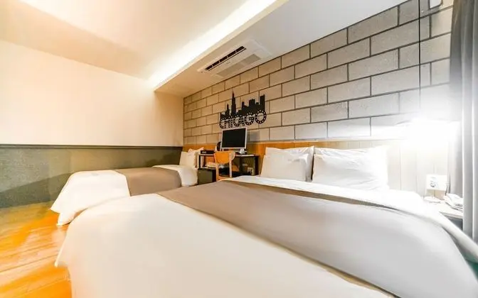 Oda (Deluxe Twin (Netflix viewing breakfas)