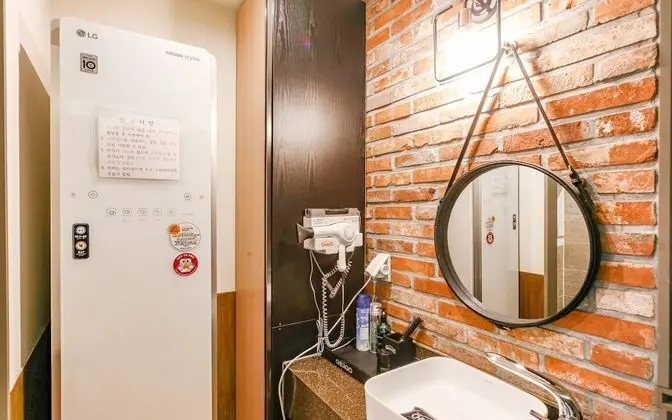 Oda (Deluxe Twin (Netflix viewing breakfas)