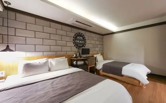 Oda (Deluxe Twin (Netflix viewing breakfas)