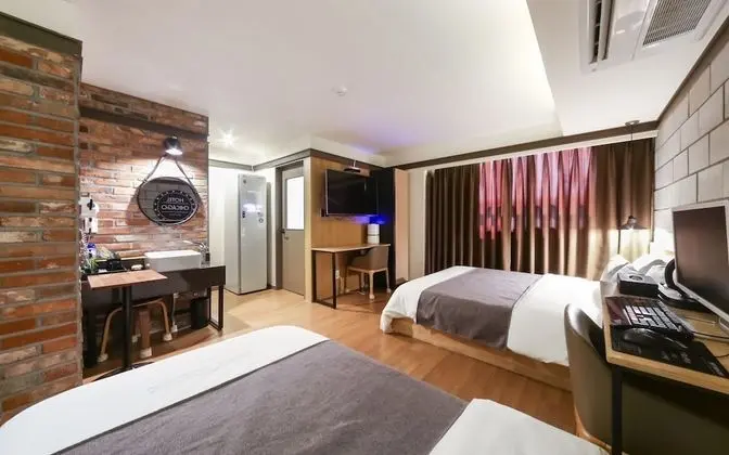 Oda (Deluxe Twin (Netflix viewing breakfas)