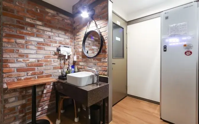 Oda (Deluxe Twin (Netflix viewing breakfas)