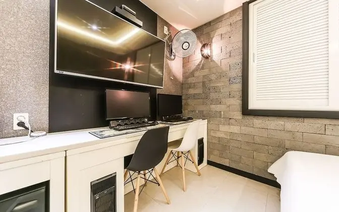 Oda (Special room (high-performance PC Net)